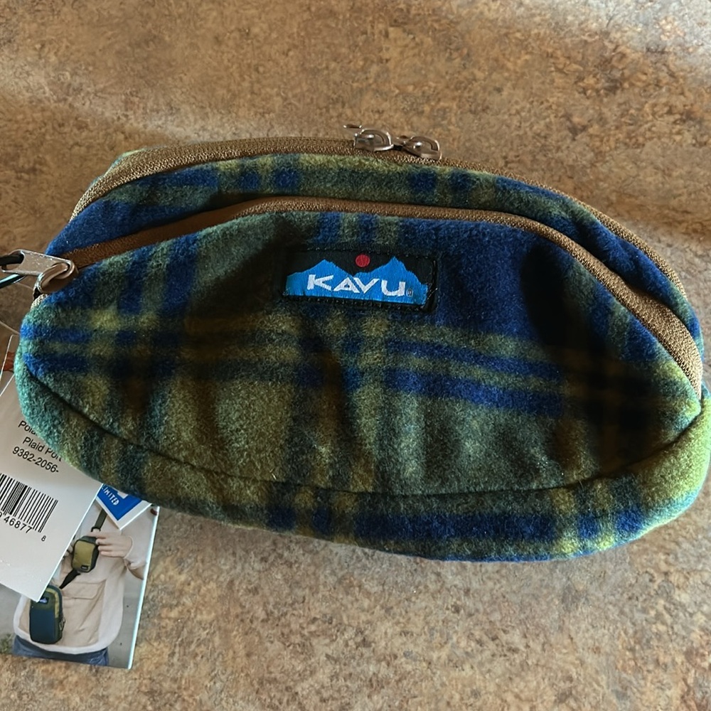 NWT Kavu Polar spectator sling bag sold at Free People stores.
